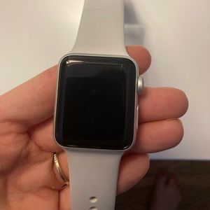 Apple Watch Series 3 38 mm with white band